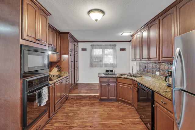 112 Two Feather, Whitney, TX 76692