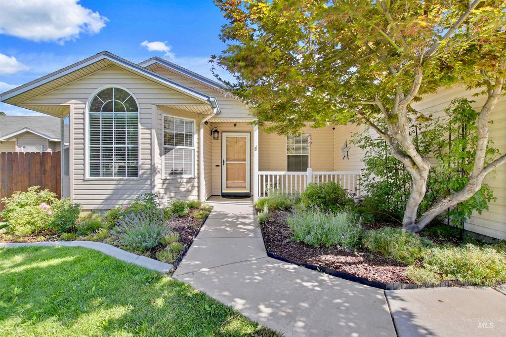 372 E Wood Owl Dr, Kuna, ID 83634