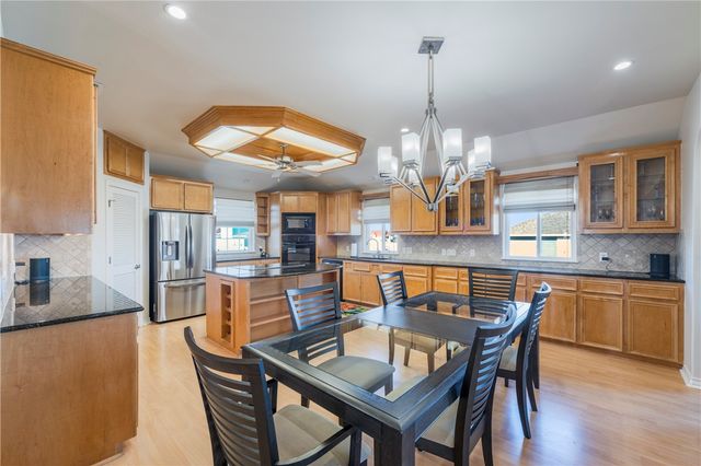 1813 Palisades Dr, Port Aransas, TX 78373