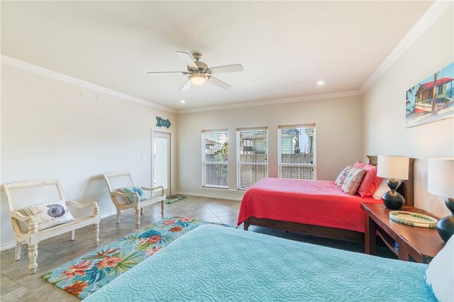 1813 Palisades Dr, Port Aransas, TX 78373