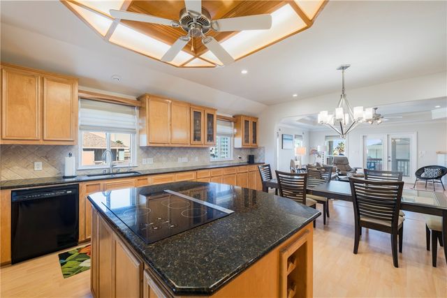 1813 Palisades Dr, Port Aransas, TX 78373