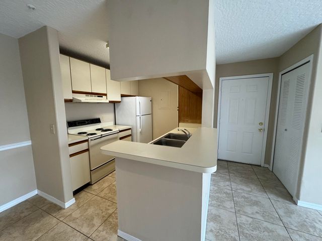 7667 N Wickham Road 613, Melbourne, FL 32940