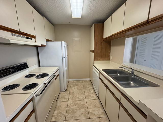 7667 N Wickham Road 613, Melbourne, FL 32940