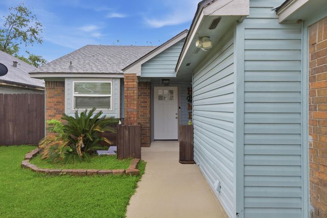 1131 Somercotes Ln, Channelview, TX 77530