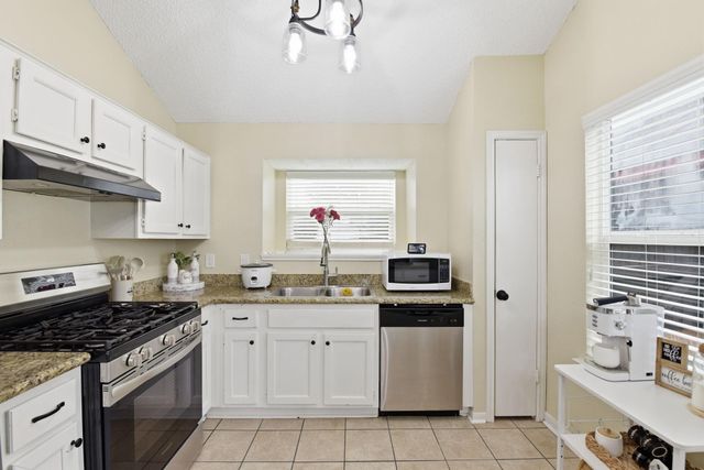 1131 Somercotes Ln, Channelview, TX 77530