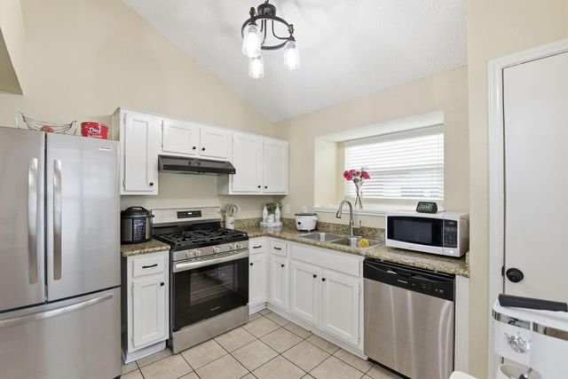 1131 Somercotes Ln, Channelview, TX 77530