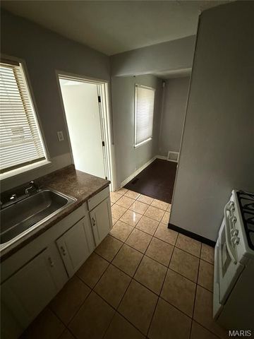 5604 Sunbury Avenue, Country Club Hills, MO 63136