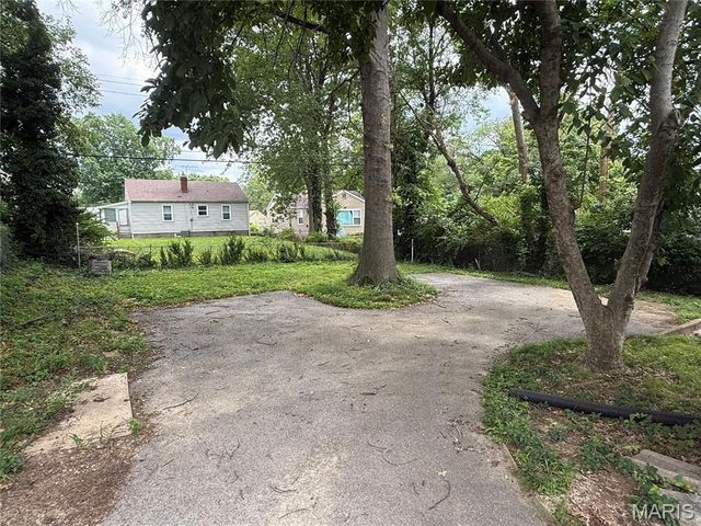 5604 Sunbury Avenue, Country Club Hills, MO 63136