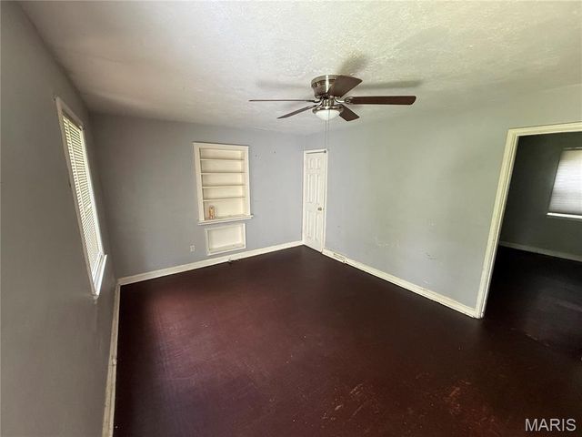 5604 Sunbury Avenue, Country Club Hills, MO 63136