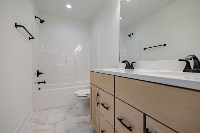 130 NW Ashley Court, Waukee, IA 50263