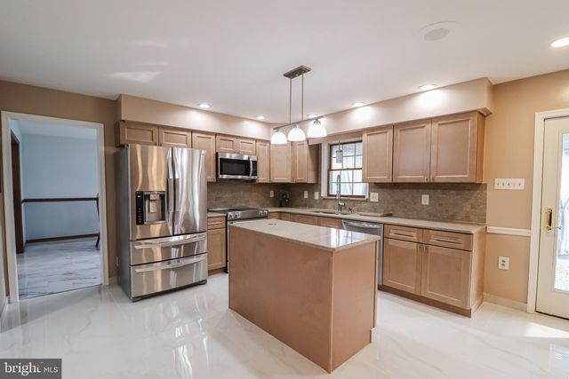 5 CANTERBURY COURT, Mechanicsburg, PA 17050