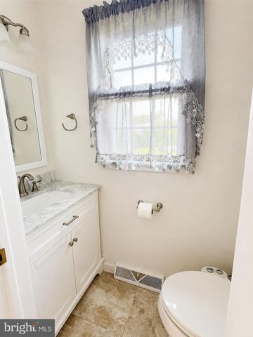5 CANTERBURY COURT, Mechanicsburg, PA 17050