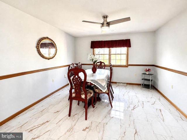 5 CANTERBURY COURT, Mechanicsburg, PA 17050