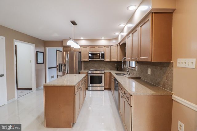 5 CANTERBURY COURT, Mechanicsburg, PA 17050