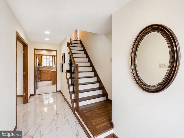 5 CANTERBURY COURT, Mechanicsburg, PA 17050