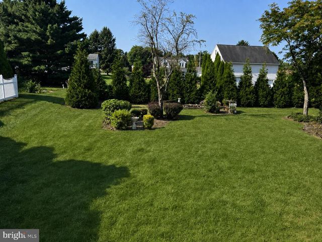 5 CANTERBURY COURT, Mechanicsburg, PA 17050