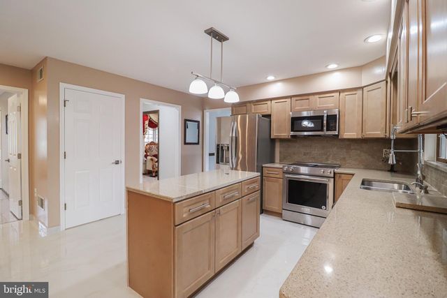 5 CANTERBURY COURT, Mechanicsburg, PA 17050