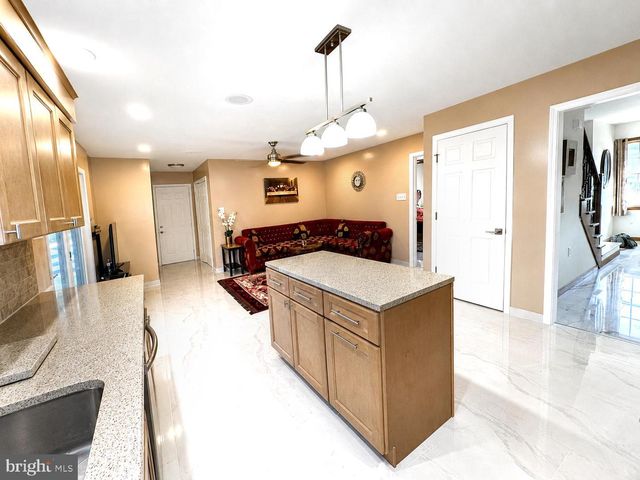 5 CANTERBURY COURT, Mechanicsburg, PA 17050