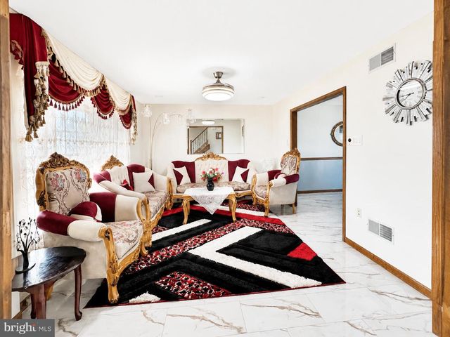 5 CANTERBURY COURT, Mechanicsburg, PA 17050