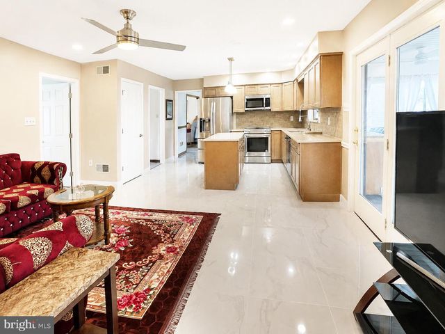 5 CANTERBURY COURT, Mechanicsburg, PA 17050