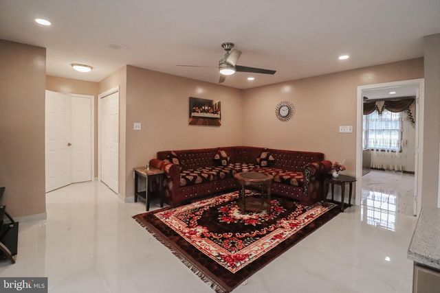 5 CANTERBURY COURT, Mechanicsburg, PA 17050