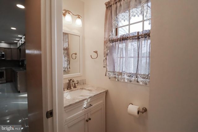 5 CANTERBURY COURT, Mechanicsburg, PA 17050