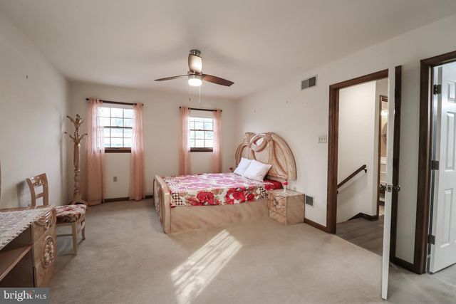 5 CANTERBURY COURT, Mechanicsburg, PA 17050