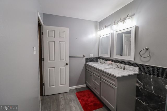 5 CANTERBURY COURT, Mechanicsburg, PA 17050