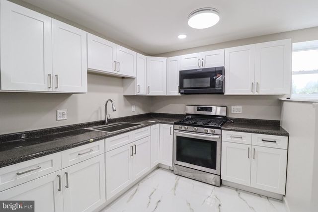 5 CANTERBURY COURT, Mechanicsburg, PA 17050