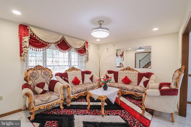 5 CANTERBURY COURT, Mechanicsburg, PA 17050