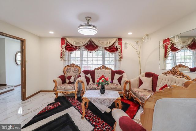 5 CANTERBURY COURT, Mechanicsburg, PA 17050