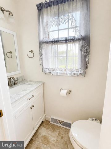 5 CANTERBURY COURT, Mechanicsburg, PA 17050