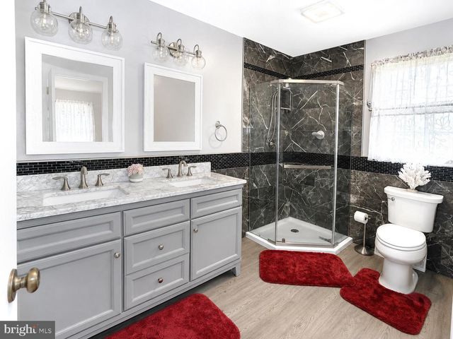 5 CANTERBURY COURT, Mechanicsburg, PA 17050