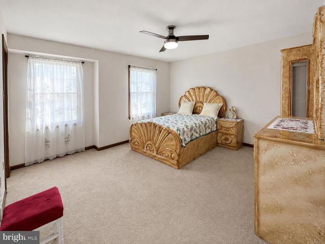 5 CANTERBURY COURT, Mechanicsburg, PA 17050