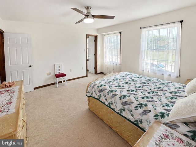 5 CANTERBURY COURT, Mechanicsburg, PA 17050
