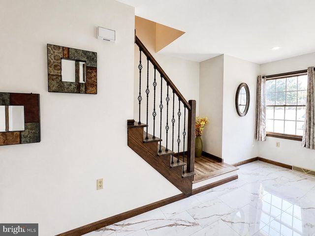 5 CANTERBURY COURT, Mechanicsburg, PA 17050