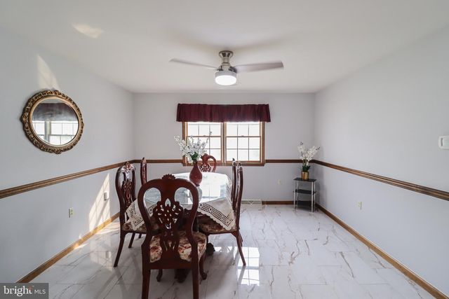 5 CANTERBURY COURT, Mechanicsburg, PA 17050