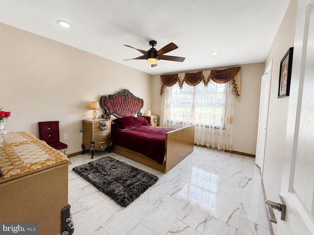 5 CANTERBURY COURT, Mechanicsburg, PA 17050