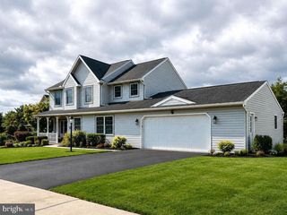5 CANTERBURY COURT, Mechanicsburg, PA 17050