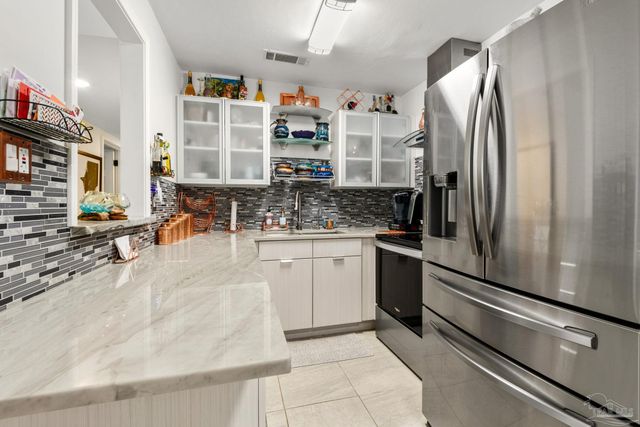 903 Clearview Ave, Pensacola, FL 32505
