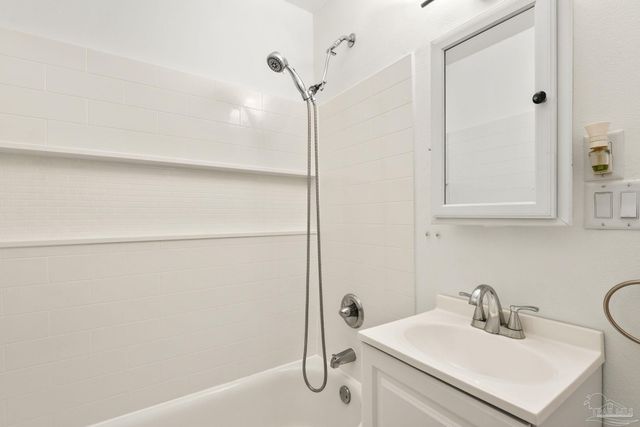 903 Clearview Ave, Pensacola, FL 32505