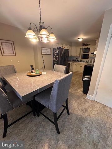 22-24 W CANAL ST, Dover, PA 17315