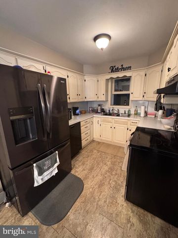 22-24 W CANAL ST, Dover, PA 17315