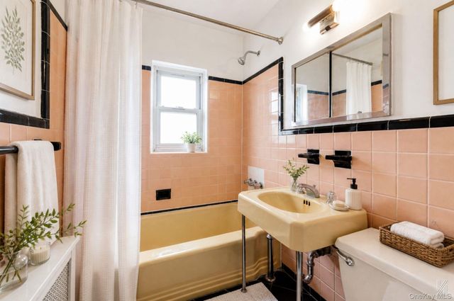 20-29 28th Street, Astoria, NY 11105