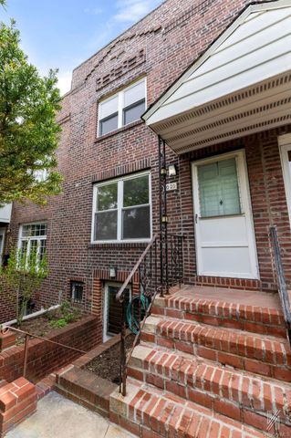 20-29 28th Street, Astoria, NY 11105