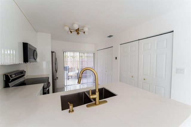 22226 SW 98th Pl, Cutler Bay, FL 33190