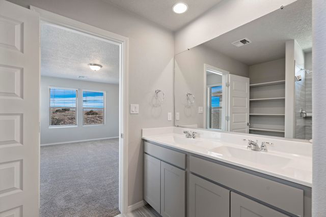 2401 Eglisfield Loop NE, Rio Rancho, NM 87144