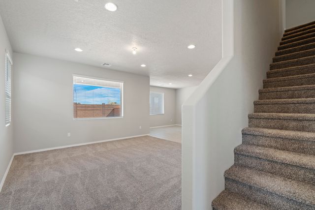 2401 Eglisfield Loop NE, Rio Rancho, NM 87144