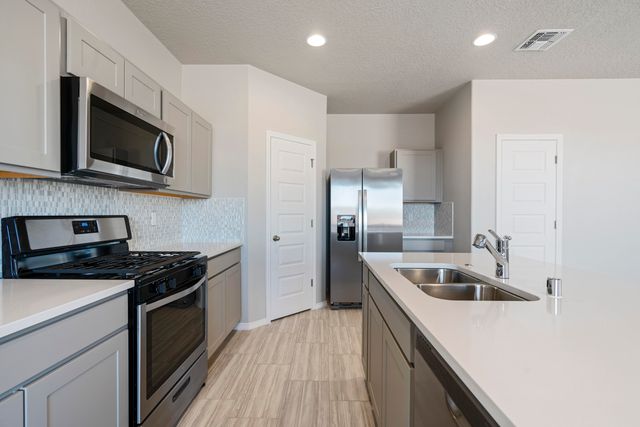 2401 Eglisfield Loop NE, Rio Rancho, NM 87144