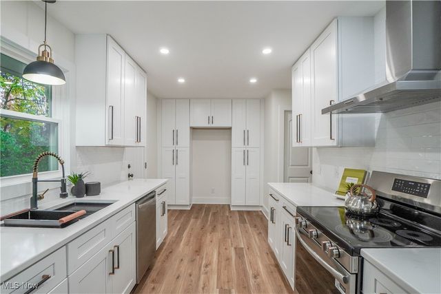 7731 Mccreary Road, Seven Hills, OH 44131